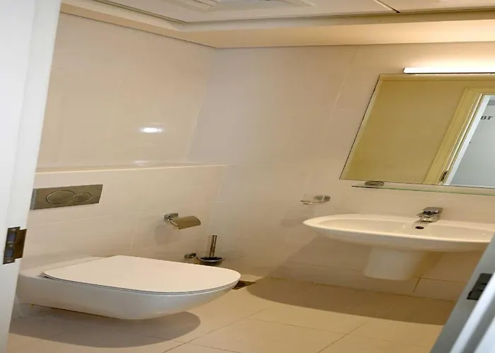 Deluxe One-Bedroom Apartment